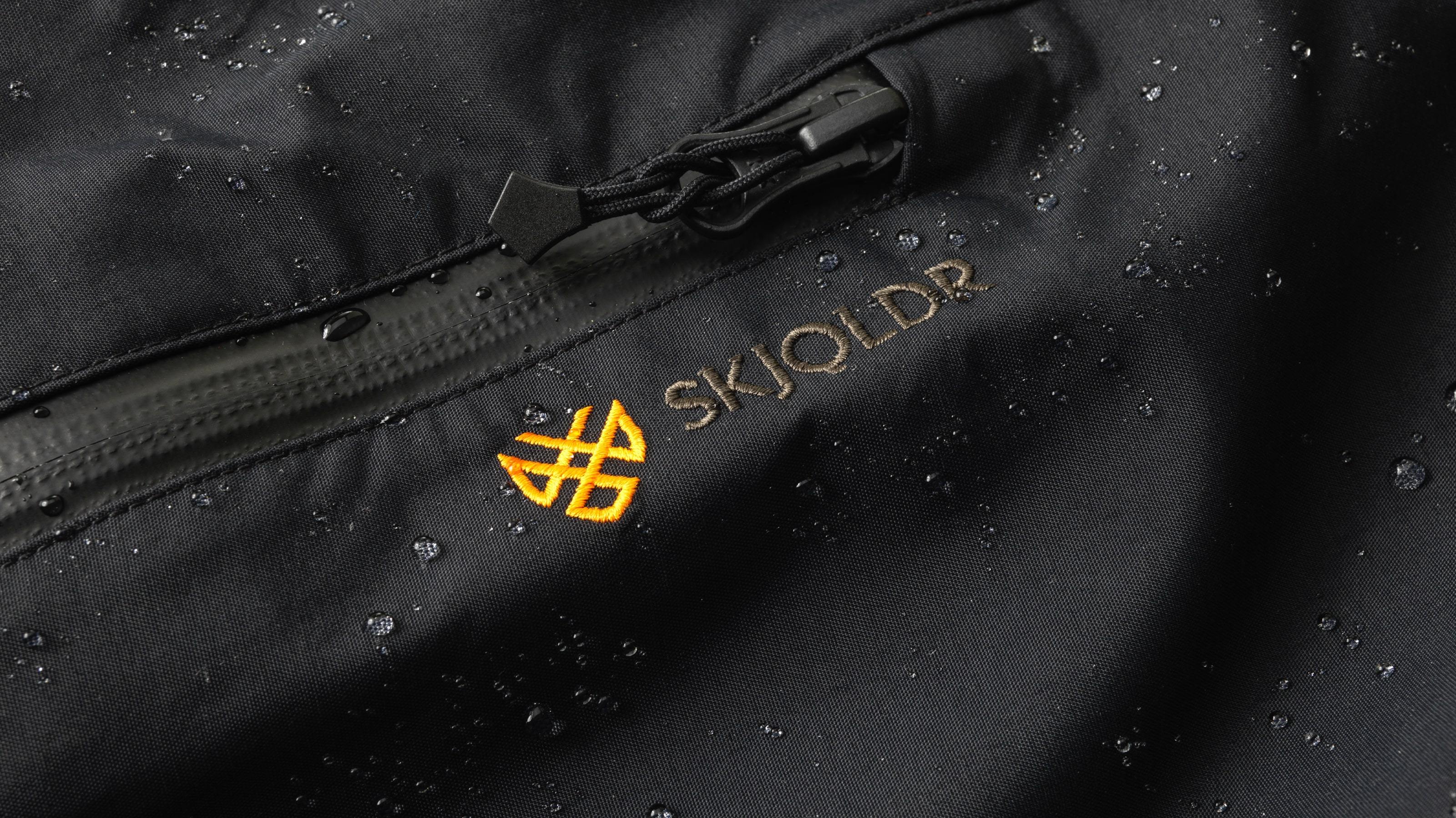 tech:SKJOLDR™ is a proprietary waterproof hard shell fabric developed by Jöttnar in conjunction with leading Japanese textile scientists and fabric mills.